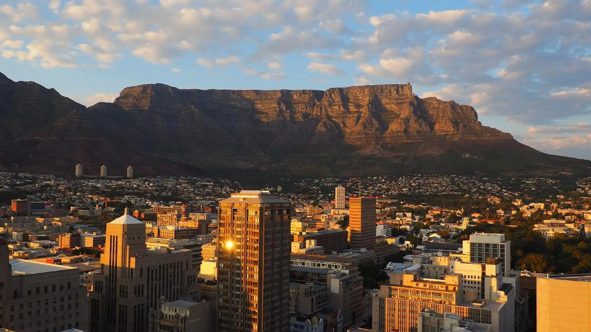 Spacious Apartment At 16 On Bree With Great Views Cape Town